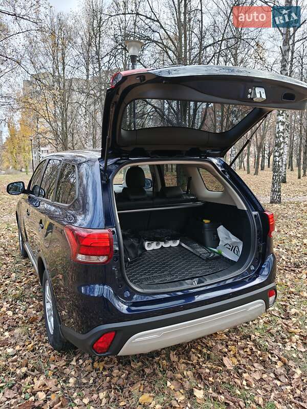 Позашляховик / Кросовер Mitsubishi Outlander 2021 в Сумах