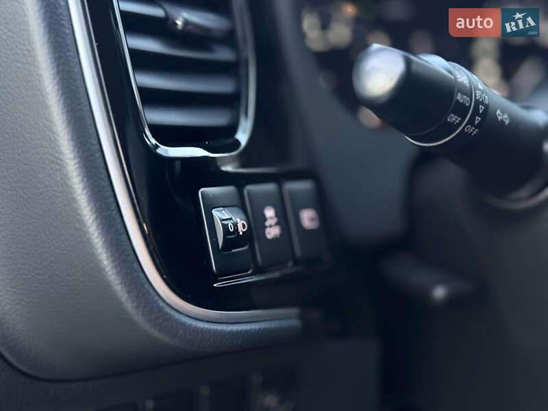 Внедорожник / Кроссовер Mitsubishi Outlander 2018 в Ковеле