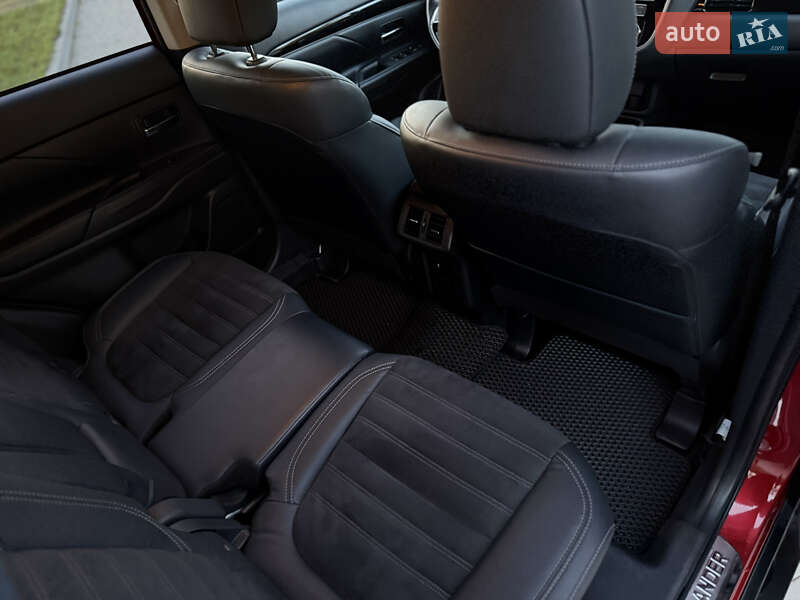 Внедорожник / Кроссовер Mitsubishi Outlander 2018 в Ковеле