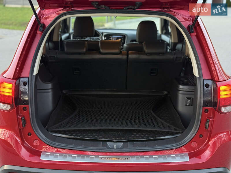 Внедорожник / Кроссовер Mitsubishi Outlander 2018 в Ковеле