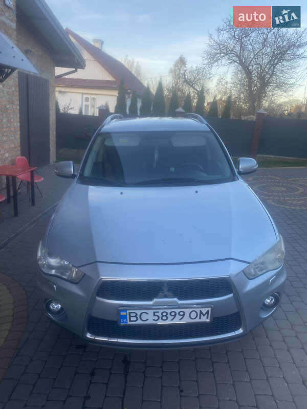 Внедорожник / Кроссовер Mitsubishi Outlander 2010 в Мостиске