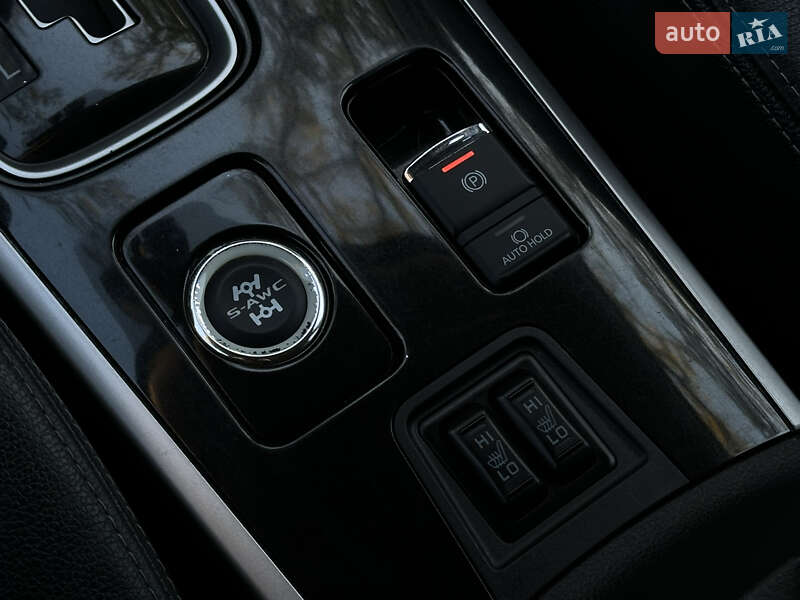 Внедорожник / Кроссовер Mitsubishi Outlander 2017 в Николаеве