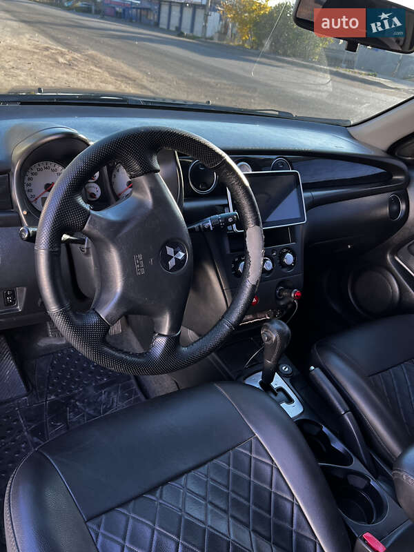 Позашляховик / Кросовер Mitsubishi Outlander 2003 в Одесі