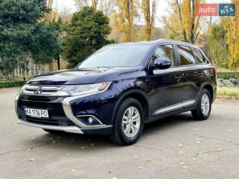 Внедорожник / Кроссовер Mitsubishi Outlander 2016 в Киеве