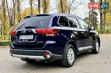 Позашляховик / Кросовер Mitsubishi Outlander 2016 в Києві