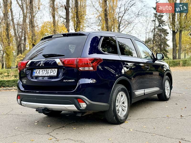 Внедорожник / Кроссовер Mitsubishi Outlander 2016 в Киеве
