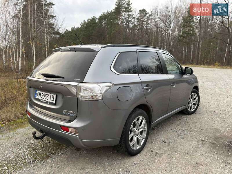 Позашляховик / Кросовер Mitsubishi Outlander 2013 в Звягелі