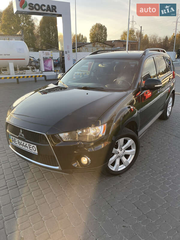 Mitsubishi Outlander 2011
