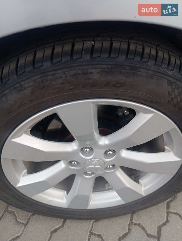 Позашляховик / Кросовер Mitsubishi Outlander 2011 в Мостиській