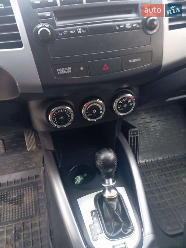 Позашляховик / Кросовер Mitsubishi Outlander 2011 в Мостиській