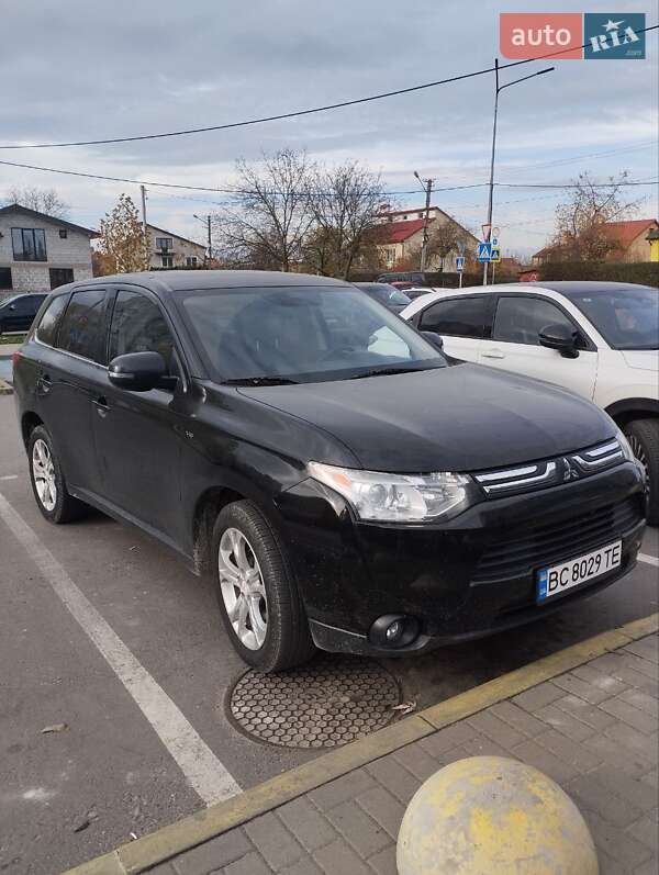 Позашляховик / Кросовер Mitsubishi Outlander 2013 в Львові