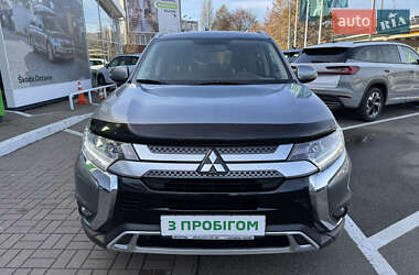 Позашляховик / Кросовер Mitsubishi Outlander 2018 в Києві