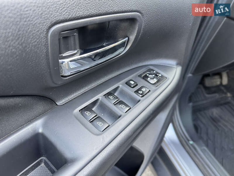 Внедорожник / Кроссовер Mitsubishi Outlander 2018 в Киеве