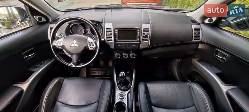 Внедорожник / Кроссовер Mitsubishi Outlander 2010 в Луцке