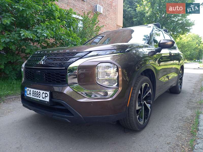 Внедорожник / Кроссовер Mitsubishi Outlander 2022 в Черкассах