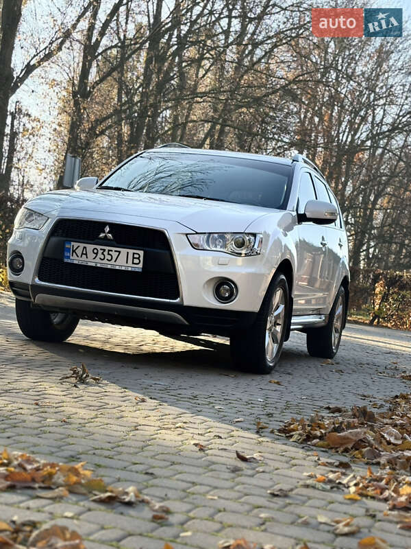 Mitsubishi Outlander 2011