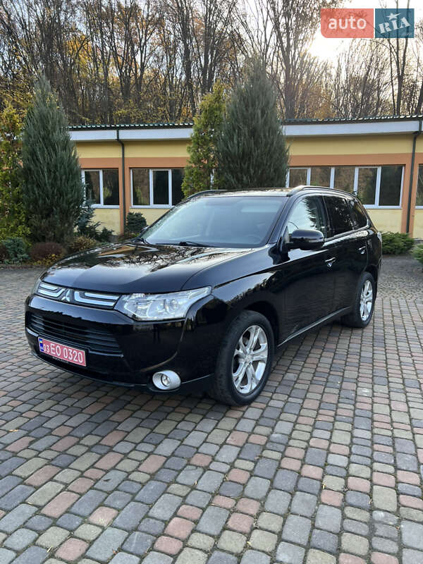 Внедорожник / Кроссовер Mitsubishi Outlander 2013 в Ровно