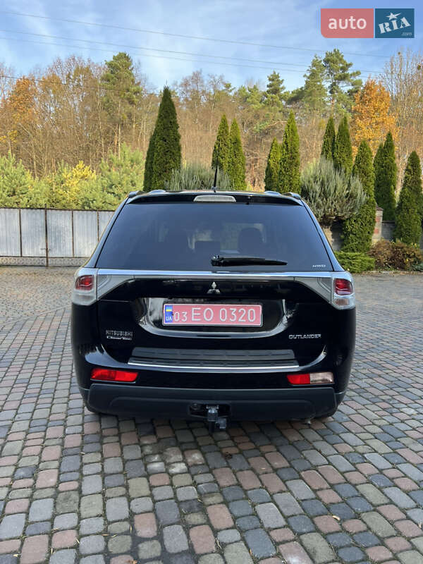 Внедорожник / Кроссовер Mitsubishi Outlander 2013 в Ровно