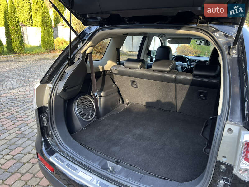 Внедорожник / Кроссовер Mitsubishi Outlander 2013 в Ровно