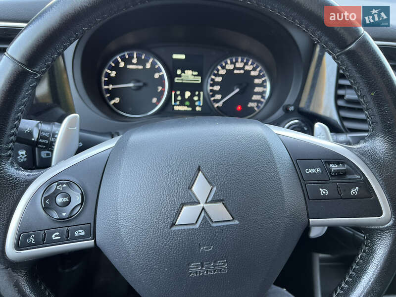 Внедорожник / Кроссовер Mitsubishi Outlander 2013 в Ровно