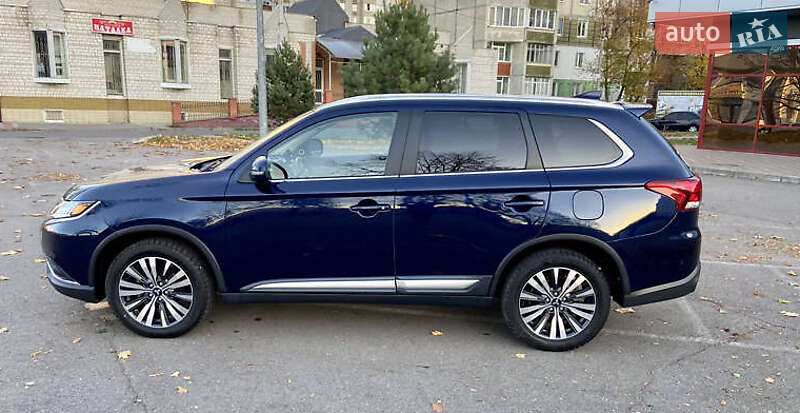 Внедорожник / Кроссовер Mitsubishi Outlander 2018 в Киеве