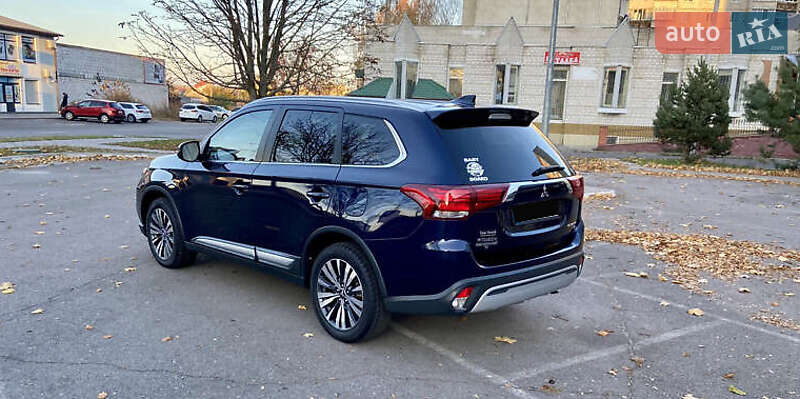 Внедорожник / Кроссовер Mitsubishi Outlander 2018 в Киеве