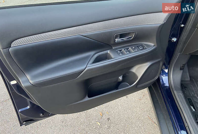 Внедорожник / Кроссовер Mitsubishi Outlander 2018 в Киеве