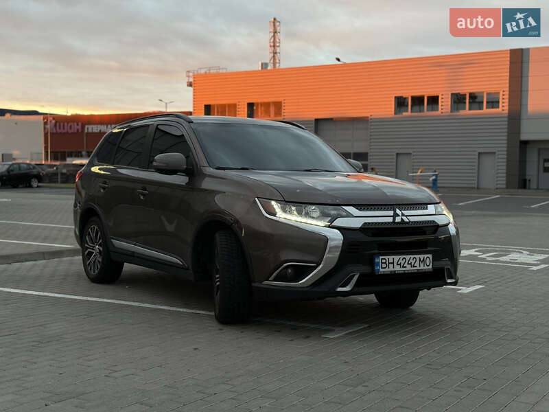 Внедорожник / Кроссовер Mitsubishi Outlander 2016 в Львове фото 3 Внедорожник / Кроссовер Mitsubishi Outlander 2016 в Львове