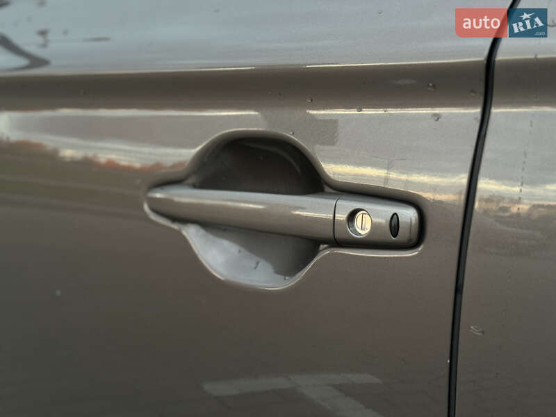 Внедорожник / Кроссовер Mitsubishi Outlander 2016 в Львове фото 11 Внедорожник / Кроссовер Mitsubishi Outlander 2016 в Львове