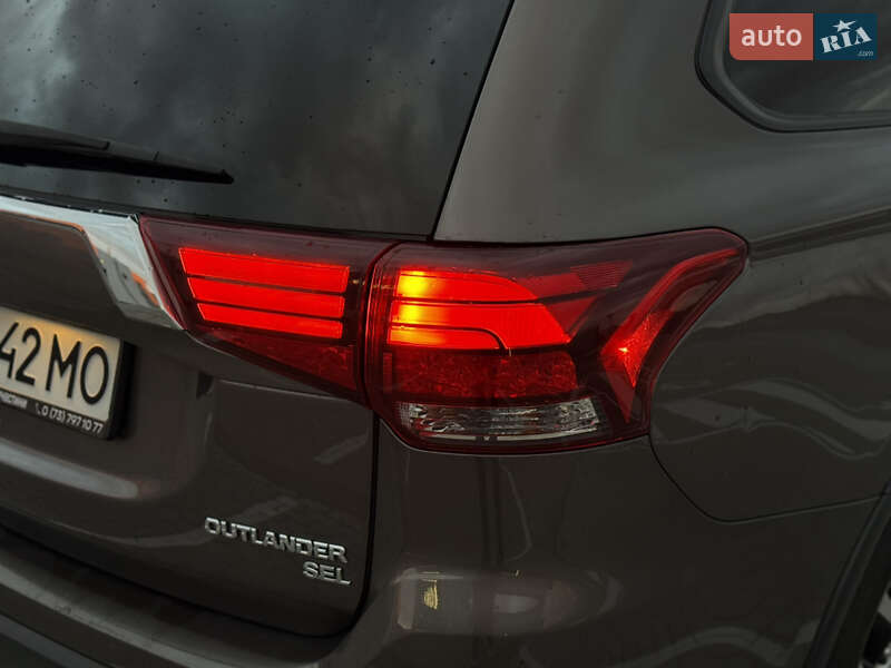 Внедорожник / Кроссовер Mitsubishi Outlander 2016 в Львове фото 13 Внедорожник / Кроссовер Mitsubishi Outlander 2016 в Львове