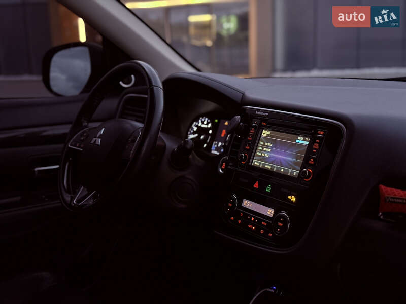 Внедорожник / Кроссовер Mitsubishi Outlander 2016 в Львове фото 20 Внедорожник / Кроссовер Mitsubishi Outlander 2016 в Львове