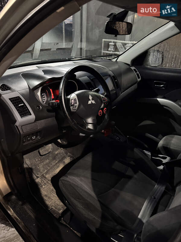 Внедорожник / Кроссовер Mitsubishi Outlander 2008 в Днепре фото 8 Внедорожник / Кроссовер Mitsubishi Outlander 2008 в Днепре