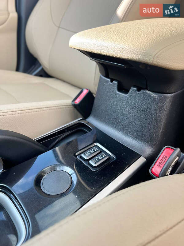 Внедорожник / Кроссовер Mitsubishi Outlander 2015 в Кропивницком