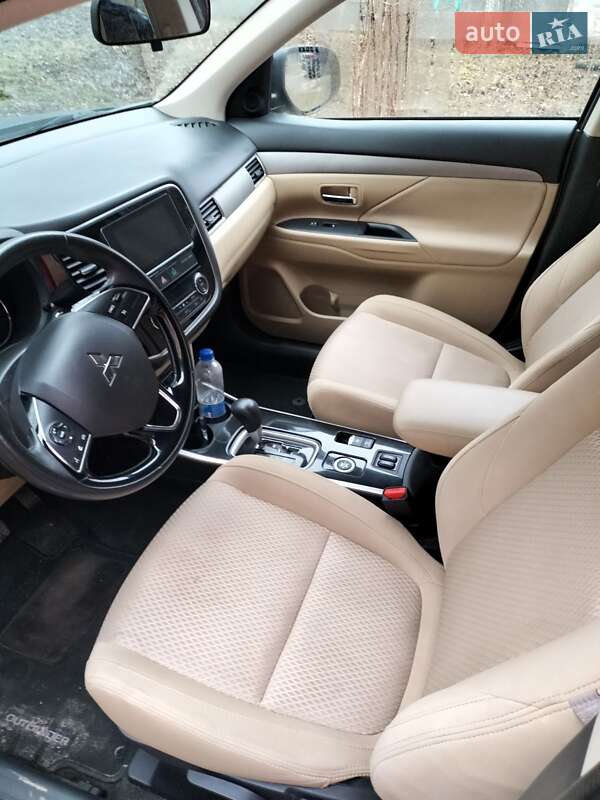 Внедорожник / Кроссовер Mitsubishi Outlander 2017 в Чернигове фото 4 Внедорожник / Кроссовер Mitsubishi Outlander 2017 в Чернигове