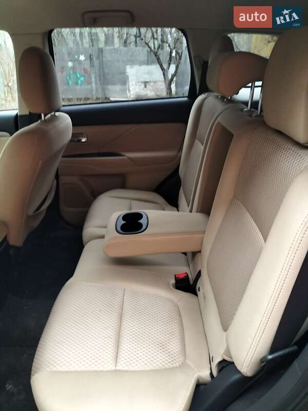 Внедорожник / Кроссовер Mitsubishi Outlander 2017 в Чернигове фото 5 Внедорожник / Кроссовер Mitsubishi Outlander 2017 в Чернигове