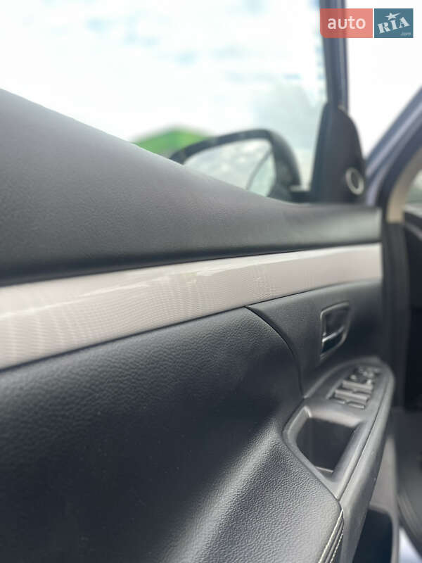 Позашляховик / Кросовер Mitsubishi Outlander 2014 в Житомирі