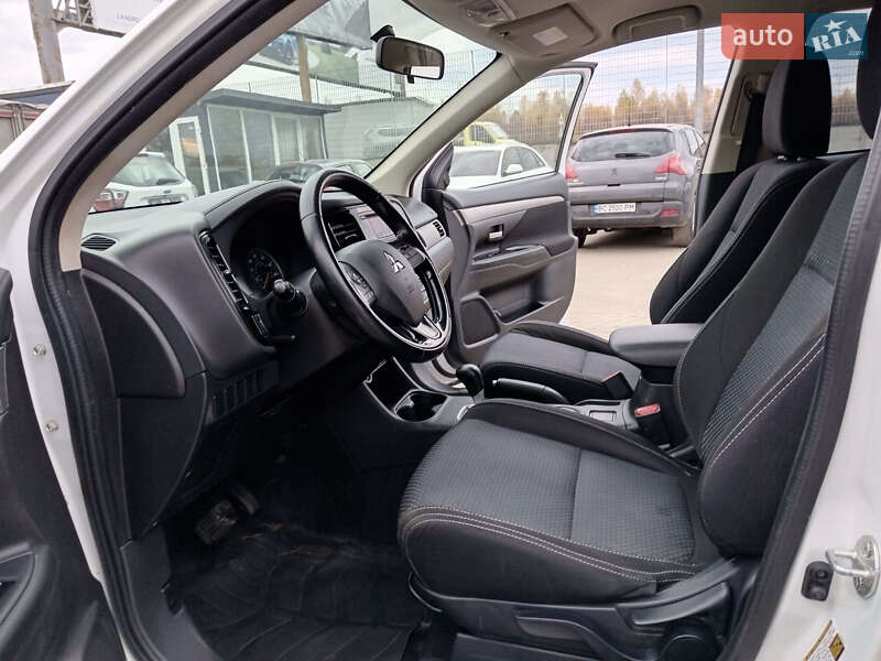 Внедорожник / Кроссовер Mitsubishi Outlander 2017 в Львове фото 16 Внедорожник / Кроссовер Mitsubishi Outlander 2017 в Львове