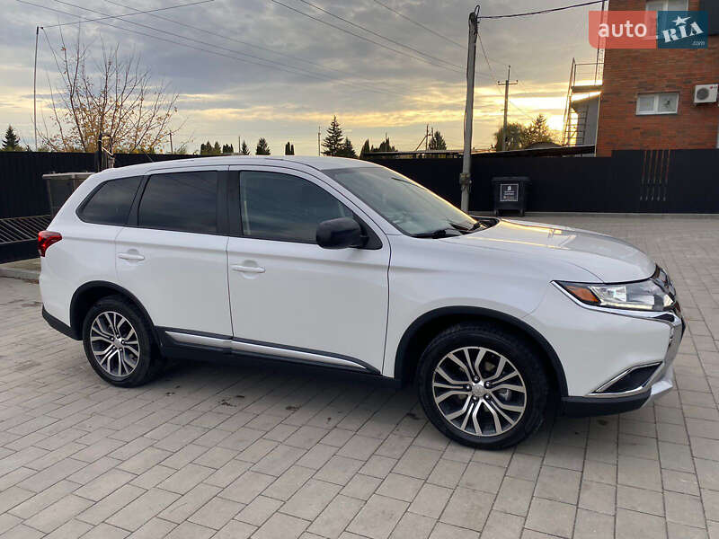 Внедорожник / Кроссовер Mitsubishi Outlander 2016 в Тернополе
