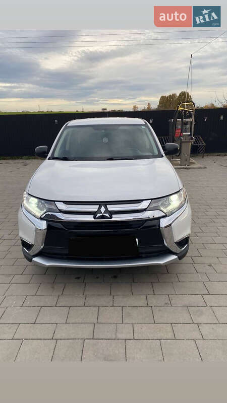 Внедорожник / Кроссовер Mitsubishi Outlander 2016 в Тернополе