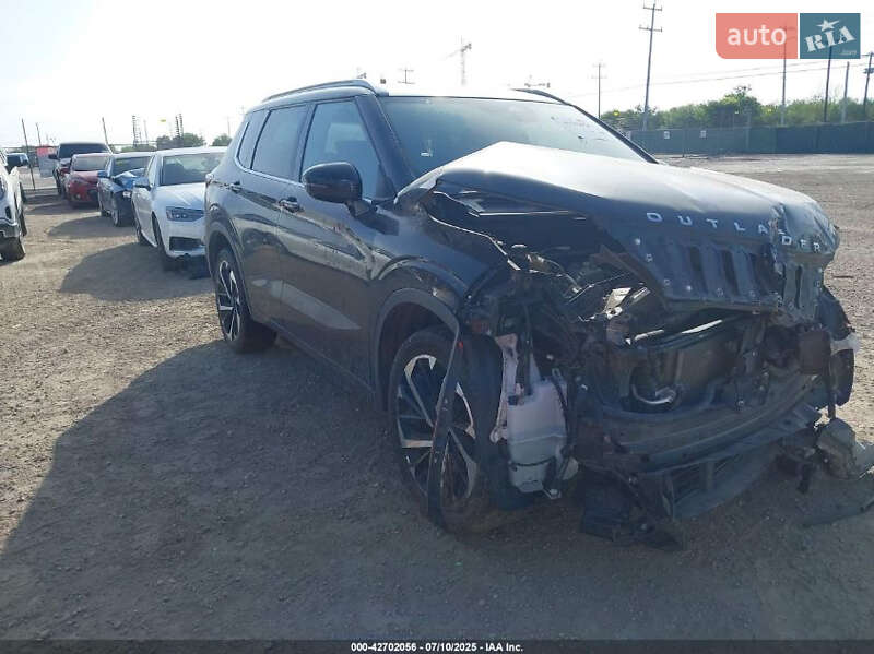 Внедорожник / Кроссовер Mitsubishi Outlander 2022 в Буче