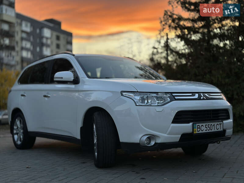Внедорожник / Кроссовер Mitsubishi Outlander 2012 в Александрие
