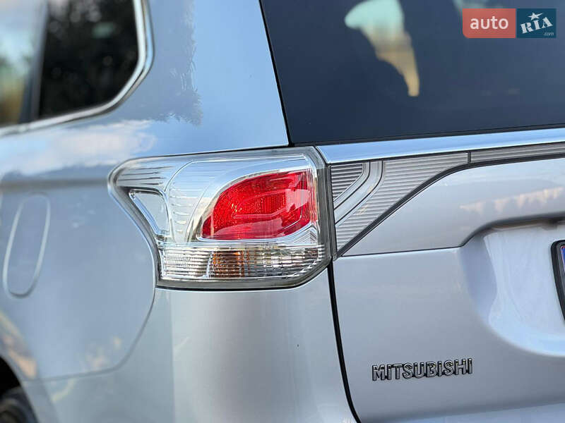 Внедорожник / Кроссовер Mitsubishi Outlander 2012 в Сумах