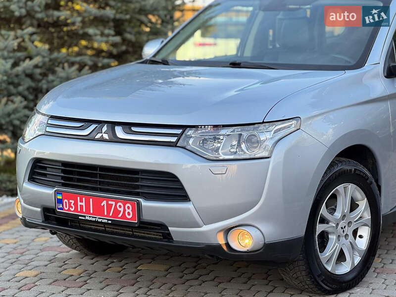 Внедорожник / Кроссовер Mitsubishi Outlander 2012 в Сумах