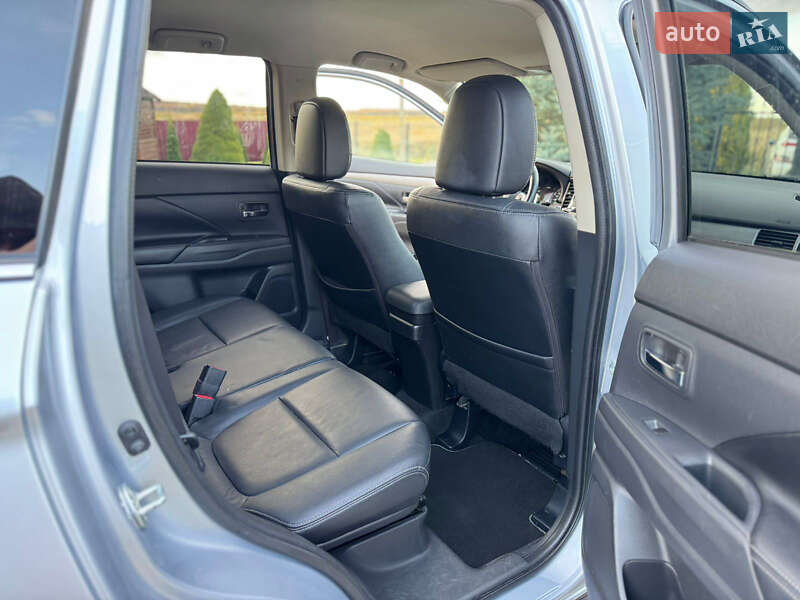 Внедорожник / Кроссовер Mitsubishi Outlander 2012 в Сумах