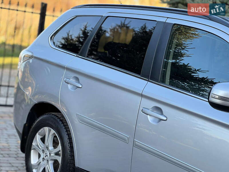 Внедорожник / Кроссовер Mitsubishi Outlander 2012 в Сумах