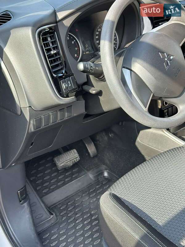Внедорожник / Кроссовер Mitsubishi Outlander 2019 в Одессе фото 17 Внедорожник / Кроссовер Mitsubishi Outlander 2019 в Одессе