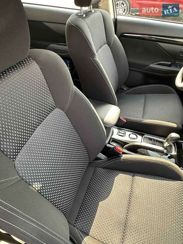 Внедорожник / Кроссовер Mitsubishi Outlander 2019 в Одессе фото 34 Внедорожник / Кроссовер Mitsubishi Outlander 2019 в Одессе