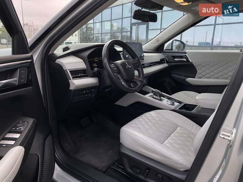 Позашляховик / Кросовер Mitsubishi Outlander 2022 в Дніпрі