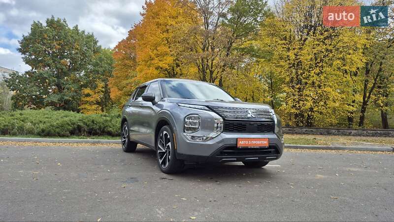 Позашляховик / Кросовер Mitsubishi Outlander 2021 в Черкасах