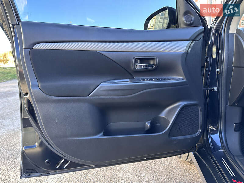 Внедорожник / Кроссовер Mitsubishi Outlander 2015 в Тернополе